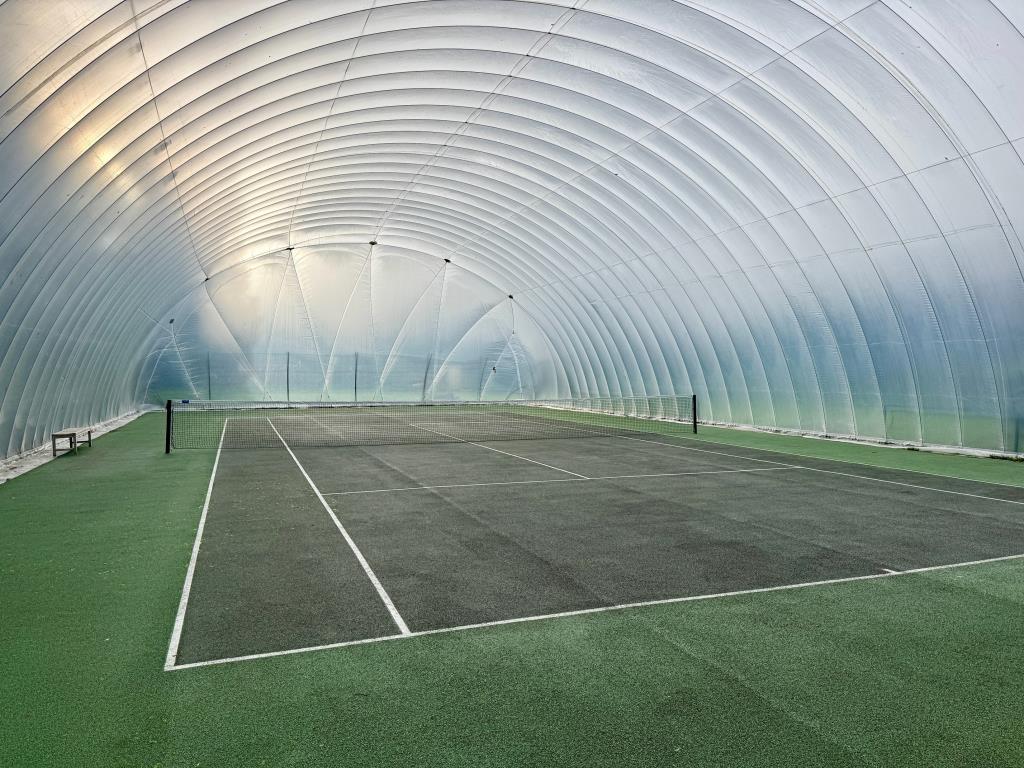 Lot: 43566 - COUNTRY ESTATE COMPRISING 5 BEDROOM MANOR HOUSE, WEDDING VENUE WITH 7 BEDROOM HOUSE, 6 ECO LODGES, 5 COTTAGES, 2 TENNIS COURTS, WORKSHOP AND ANCILLARY ACCOMMODATION - SET IN OVER 20 ACRES - Indoor tennis court